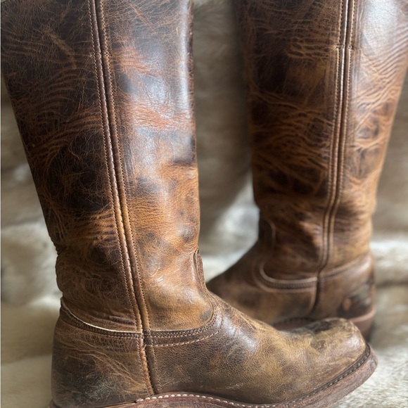 Frye Campus 14L Boots In A Distressed Brown Leather - Picture 5 of 11
